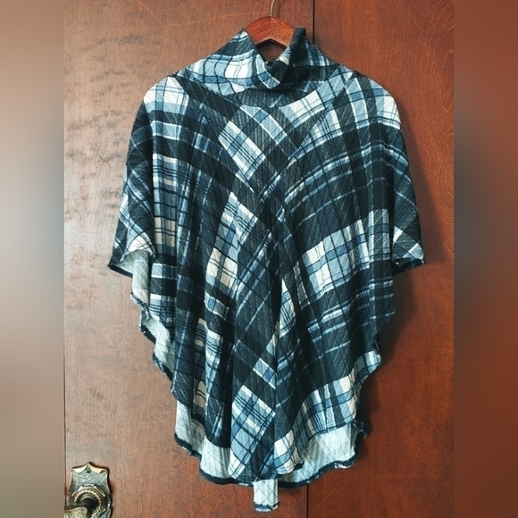 NWT Pure Essence Canada 2 PIECE Blue Plaid Mock Neck Short/Top & Matching Shawl - Picture 4 of 5